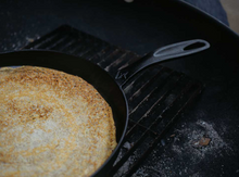 Load image into Gallery viewer, Cast Iron Flat Pan