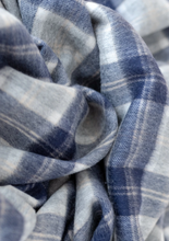 Load image into Gallery viewer, Lambswool Scarf | Bannockbane Silver
