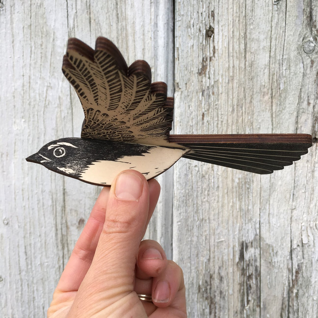 Willie Wagtail | Mobile